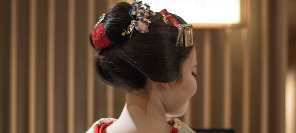 【10月31日限定】舞妓さんと過ごす秋の特別ディナー ~京都の夜、心に残るひととき~